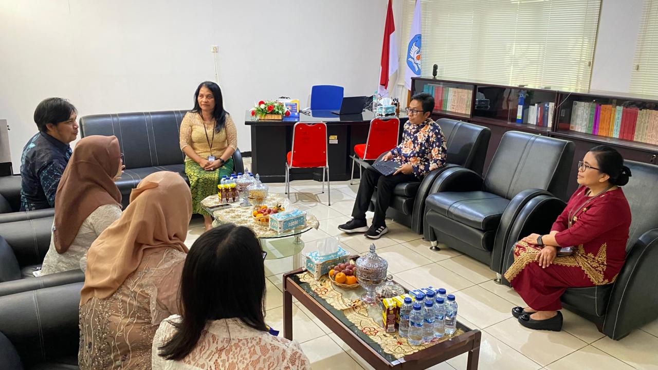 Audiensi Kebahasaan: UT Jayapura Kunjungi Balai Bahasa Papua